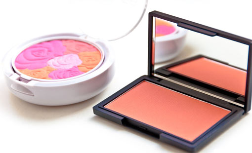 أجمل درجات بودرة الخدين حسب لون بشرتك